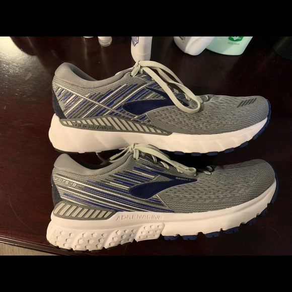 brooks shoes narrow width